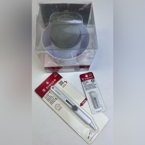 Singer Pin & Tool Caddy with Craft Knife & craft knife blade refill - Picture 4 of 15